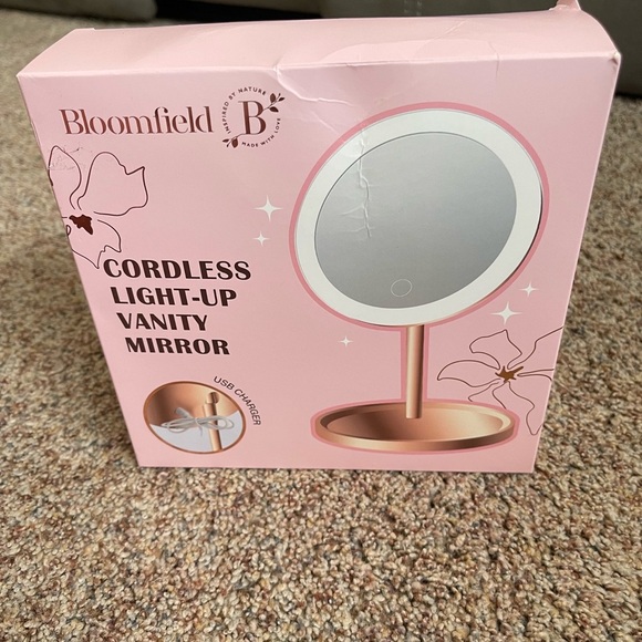 Bloomfield Cordless Light-Up Vanity Mirror - Picture 1 of 1
